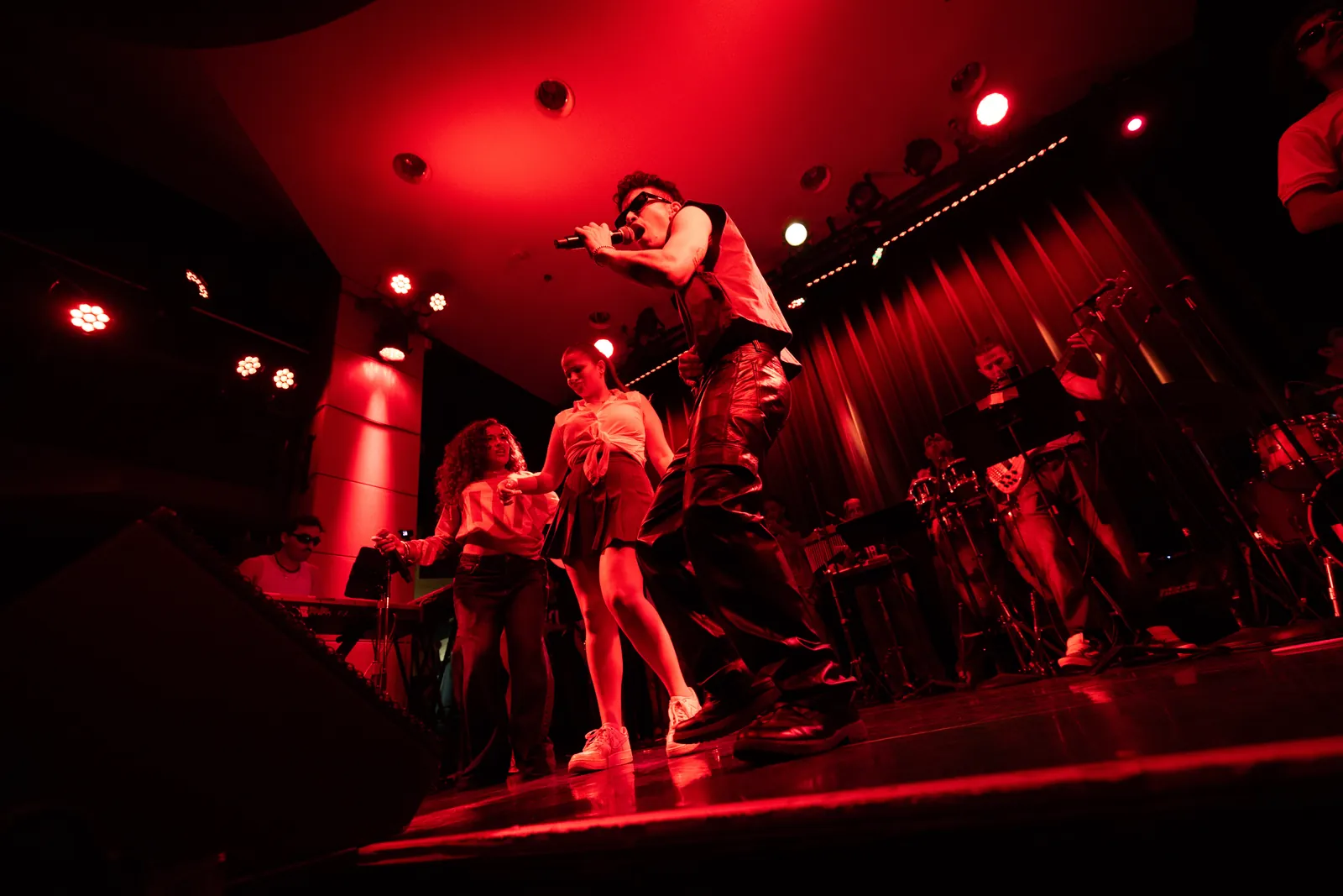 Hits & Heat: Throwing It Back — live show